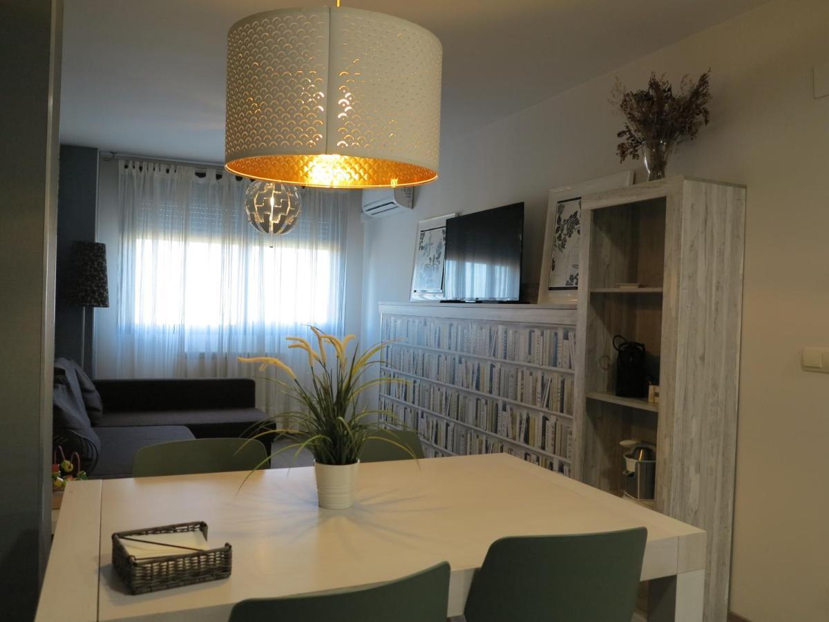 Tudela Balcon De Bardenas Apartment Bagian luar foto