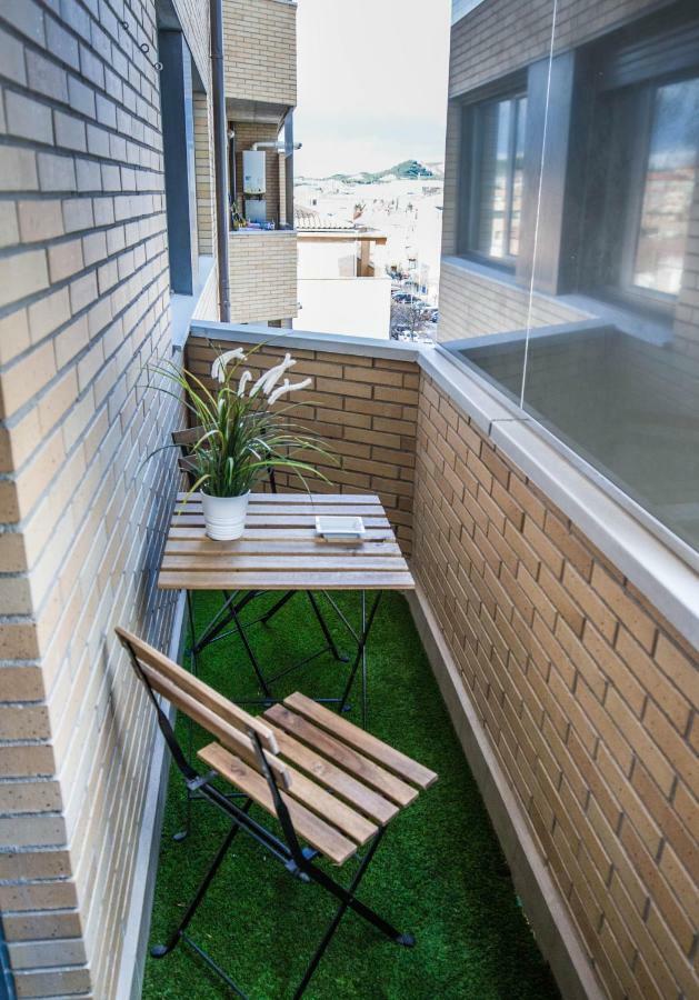 Tudela Balcon De Bardenas Apartment Bagian luar foto